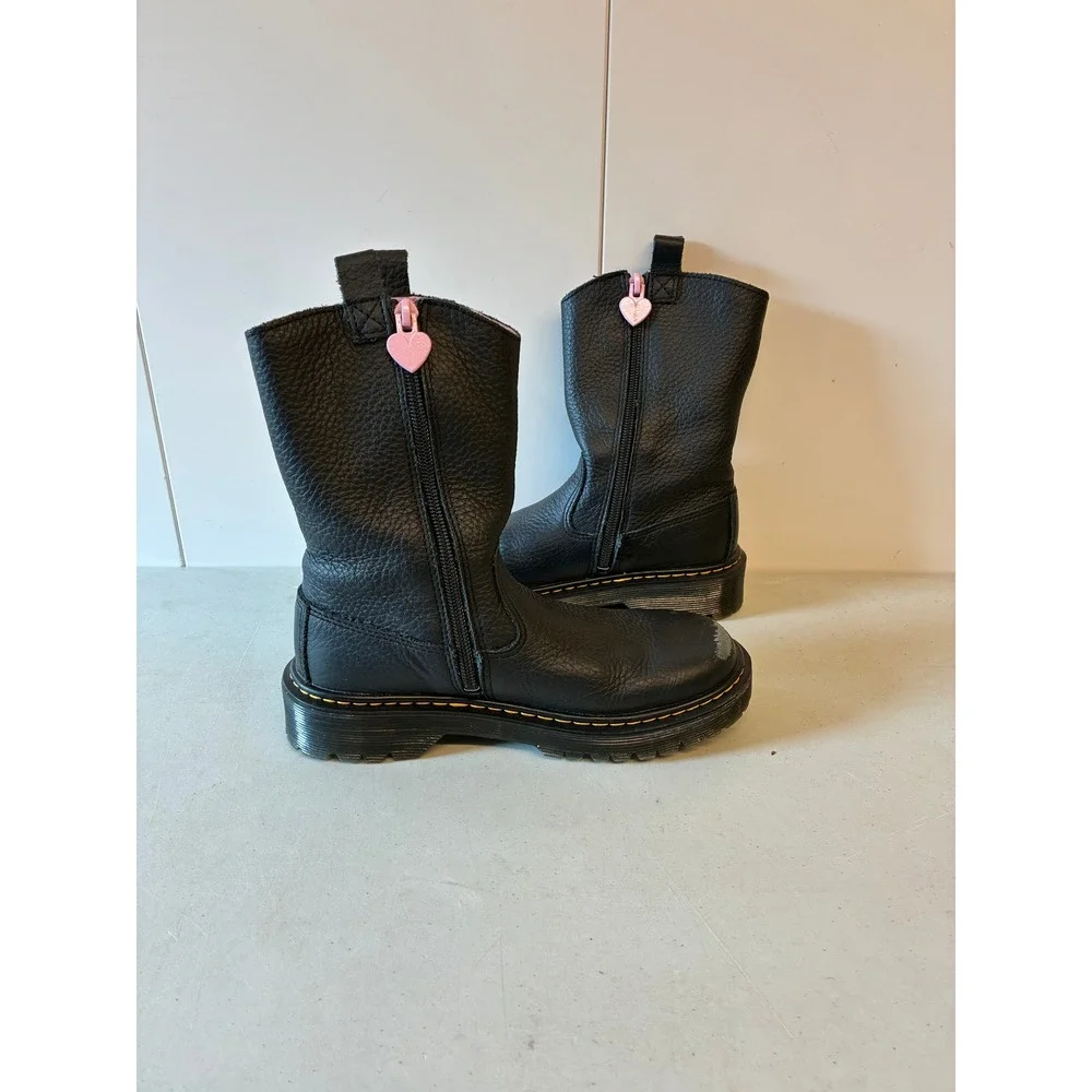 Dr. Martens Kids Bex Heart P-O Boot J Black Leather Pink Hearts Size 3 US 2 UK